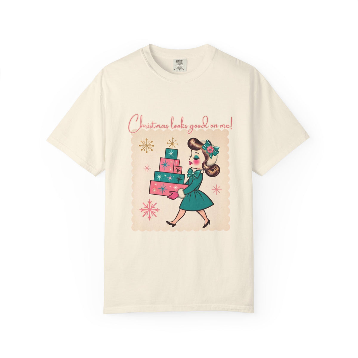 Christmas Looks Good on Me Adult Christmas Graphic Tee
